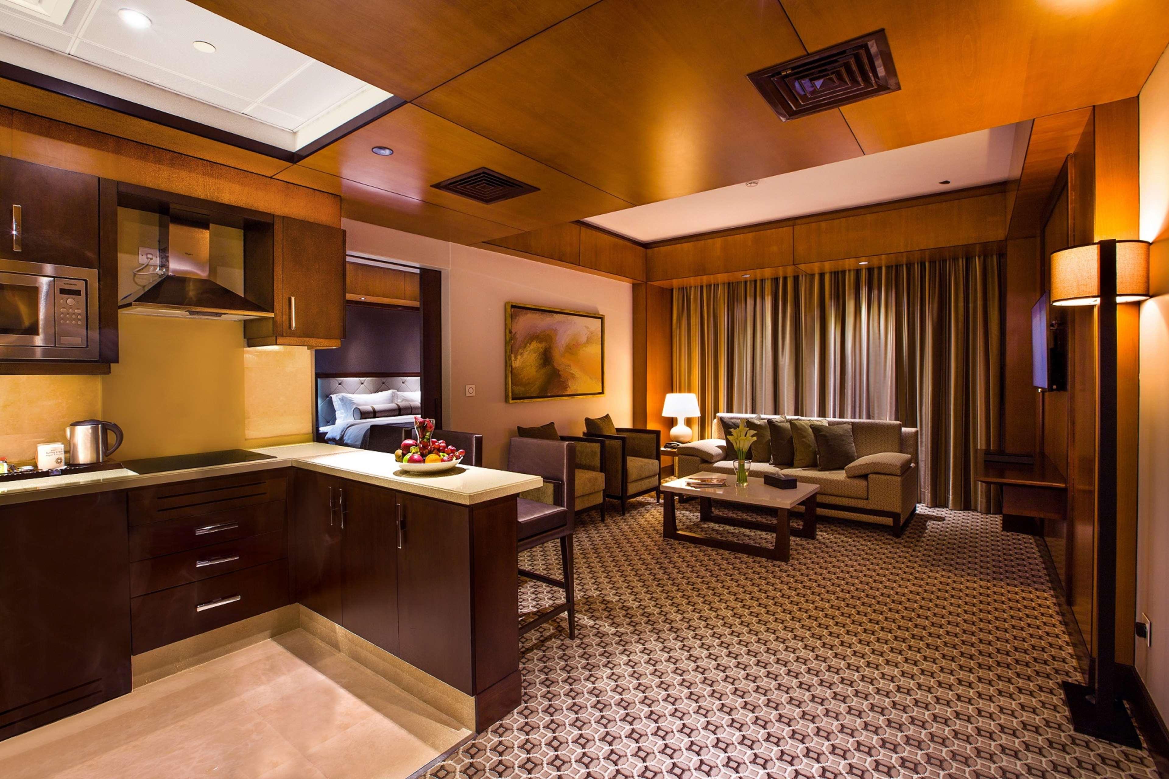 Ayla Grand Hotel Al Ain Exterior photo A suite at the hotel