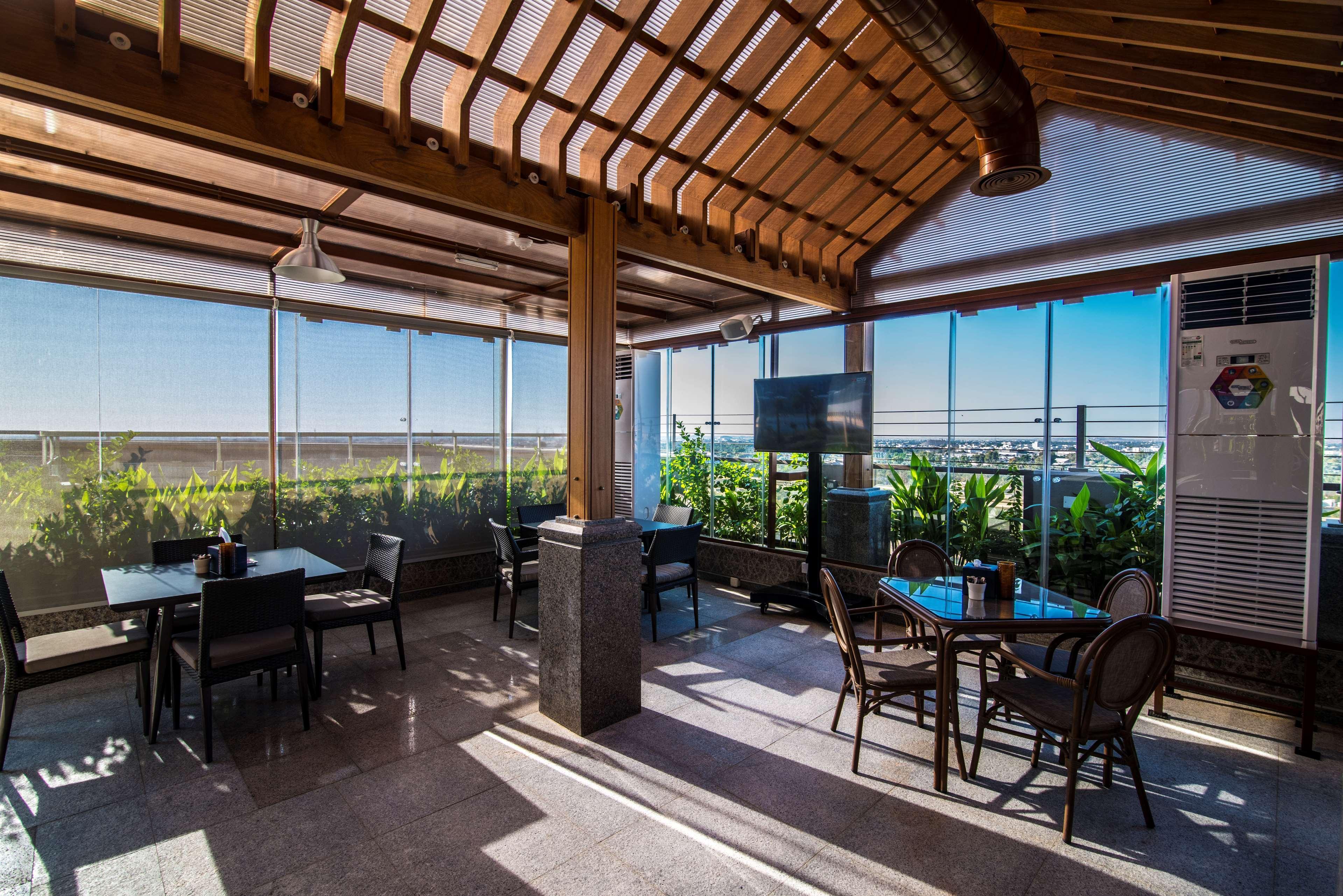 Ayla Grand Hotel Al Ain Exterior photo The Sky Bar